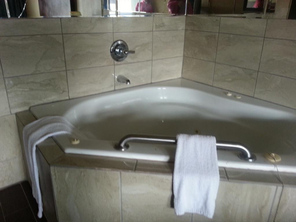 America'S Best Inn & Suites Clarksville Clarksville (Clark County) Bagian luar foto