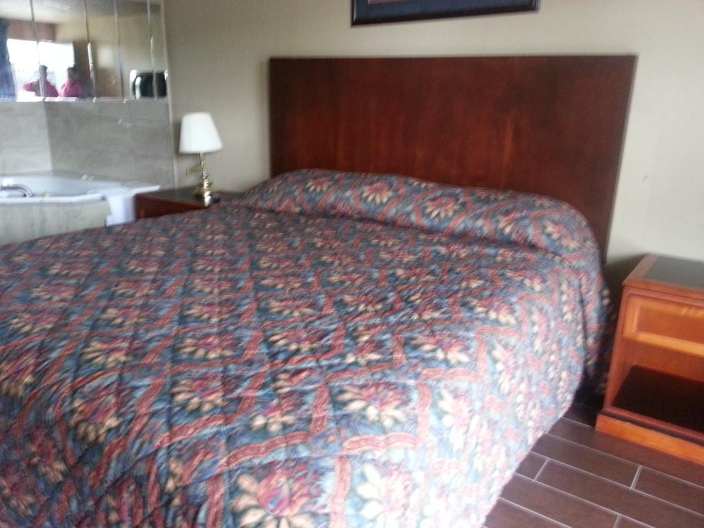 America'S Best Inn & Suites Clarksville Clarksville (Clark County) Bagian luar foto
