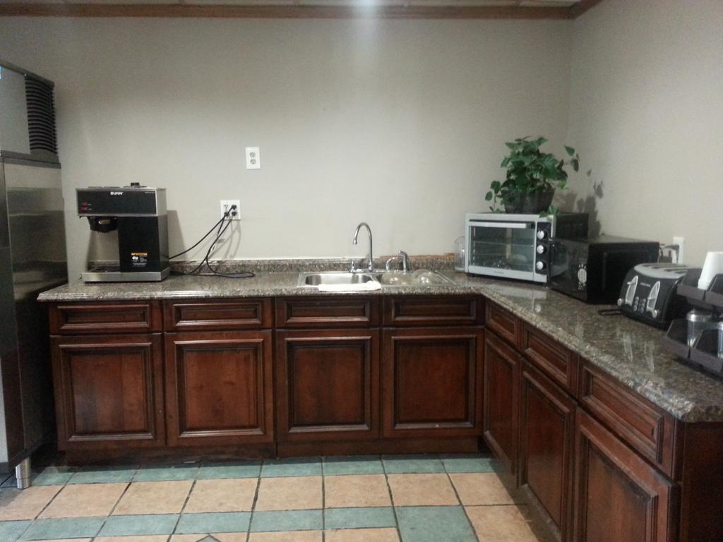 America'S Best Inn & Suites Clarksville Clarksville (Clark County) Bagian luar foto